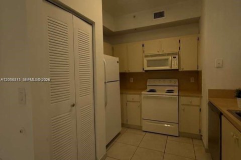Condo in Doral, Florida, 2 bedrooms  № 2076415 - photo 10
