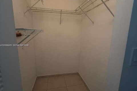 Condo in Doral, Florida, 2 bedrooms  № 2076415 - photo 19