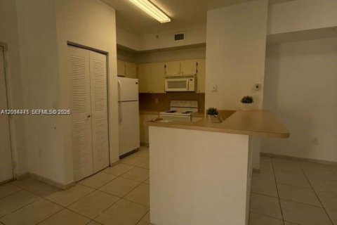 Condo in Doral, Florida, 2 bedrooms  № 2076415 - photo 12