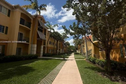 Condo in Doral, Florida, 2 bedrooms  № 2076415 - photo 9
