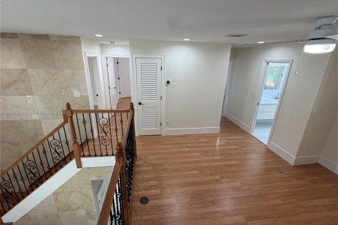 House in Pembroke Pines, Florida 5 bedrooms, 266.72 sq.m. № 2006019 - photo 20