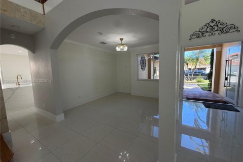 House in Pembroke Pines, Florida 5 bedrooms, 266.72 sq.m. № 2006019 - photo 13