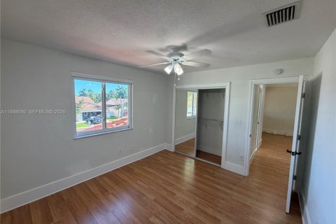 House in Pembroke Pines, Florida 5 bedrooms, 266.72 sq.m. № 2006019 - photo 26