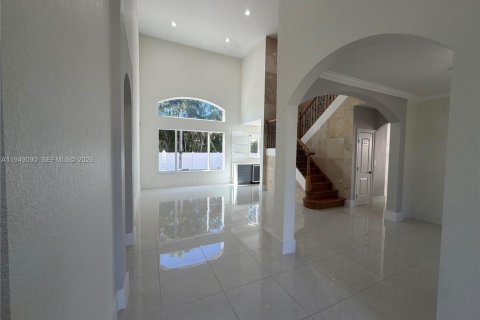 House in Pembroke Pines, Florida 5 bedrooms, 266.72 sq.m. № 2006019 - photo 9