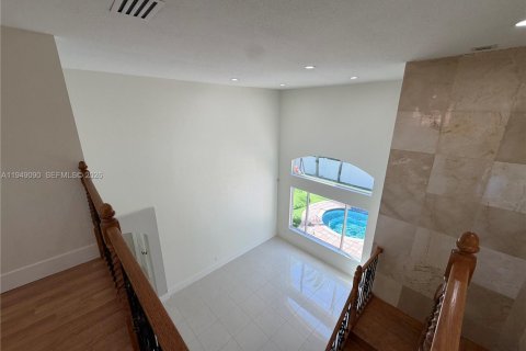 House in Pembroke Pines, Florida 5 bedrooms, 266.72 sq.m. № 2006019 - photo 24