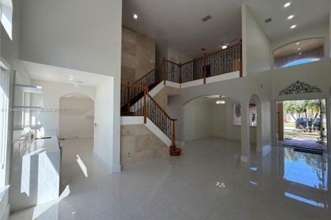 House in Pembroke Pines, Florida 5 bedrooms, 266.72 sq.m. № 2006019 - photo 18
