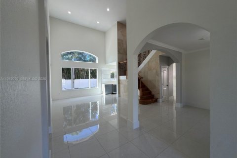 House in Pembroke Pines, Florida 5 bedrooms, 266.72 sq.m. № 2006019 - photo 17