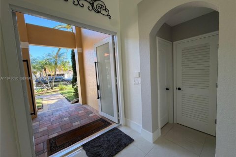 House in Pembroke Pines, Florida 5 bedrooms, 266.72 sq.m. № 2006019 - photo 10