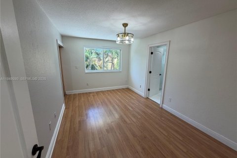 House in Pembroke Pines, Florida 5 bedrooms, 266.72 sq.m. № 2006019 - photo 28