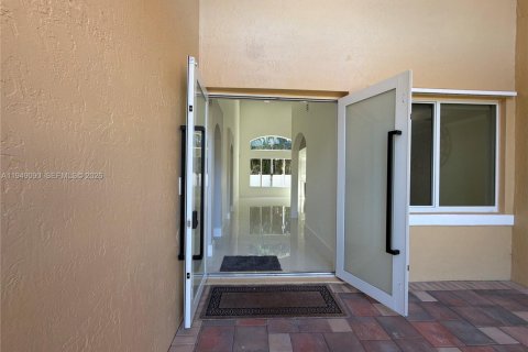 House in Pembroke Pines, Florida 5 bedrooms, 266.72 sq.m. № 2006019 - photo 7