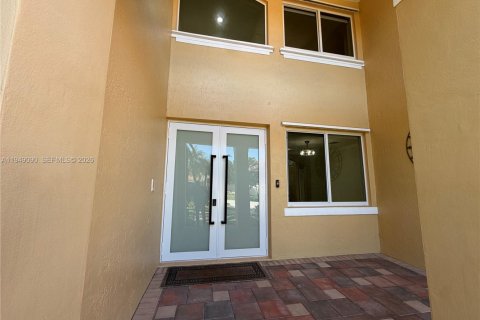 House in Pembroke Pines, Florida 5 bedrooms, 266.72 sq.m. № 2006019 - photo 6