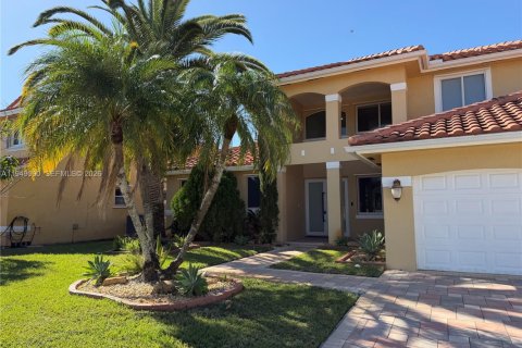 House in Pembroke Pines, Florida 5 bedrooms, 266.72 sq.m. № 2006019 - photo 2