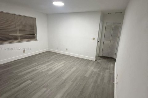 Снять в аренду виллу или дом в Холливуд, Флорида 3 спальни, 170.57м2, № 2050101 - фото 8