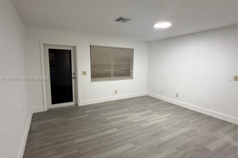 Снять в аренду виллу или дом в Холливуд, Флорида 3 спальни, 170.57м2, № 2050101 - фото 3