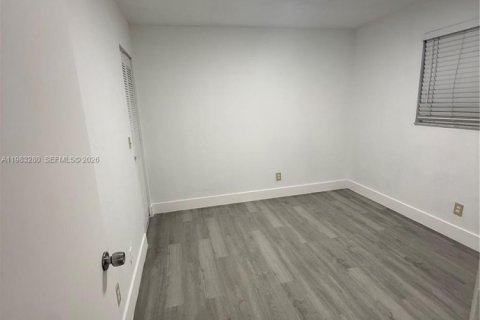 Снять в аренду виллу или дом в Холливуд, Флорида 3 спальни, 170.57м2, № 2050101 - фото 7