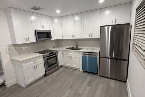 Дом в Холливуд, Флорида 3 спальни, 170.57м2 № 2050101