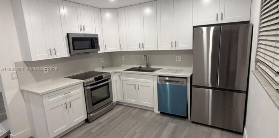 Дом в Холливуд, Флорида 3 спальни, 170.57м2 № 2050101