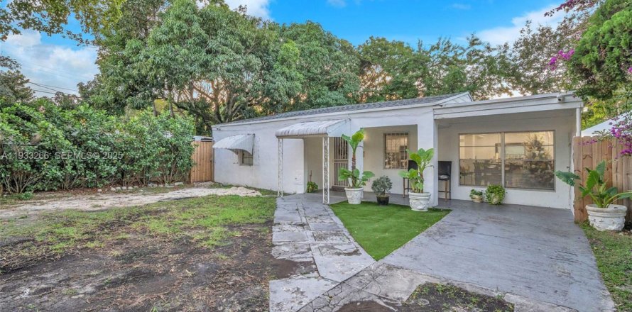 Villa ou maison à North Miami, Floride 2 chambres, 116.69 m2 № 2035093