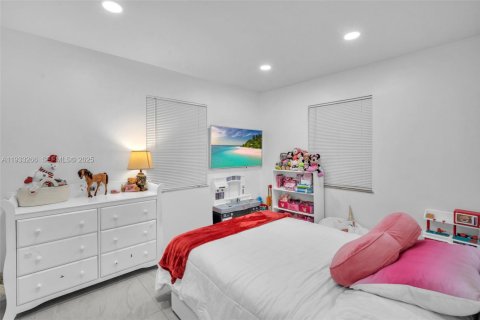 Villa ou maison à vendre à North Miami, Floride: 2 chambres, 116.69 m2 № 2035093 - photo 12