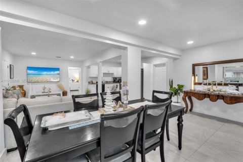 Villa ou maison à vendre à North Miami, Floride: 2 chambres, 116.69 m2 № 2035093 - photo 11