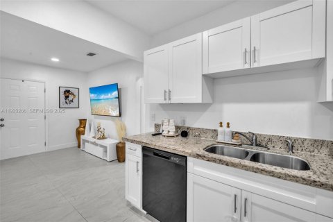 Villa ou maison à vendre à North Miami, Floride: 2 chambres, 116.69 m2 № 2035093 - photo 8