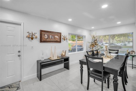 Villa ou maison à vendre à North Miami, Floride: 2 chambres, 116.69 m2 № 2035093 - photo 9