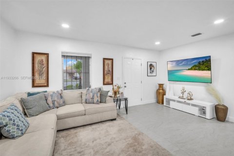 Villa ou maison à vendre à North Miami, Floride: 2 chambres, 116.69 m2 № 2035093 - photo 5