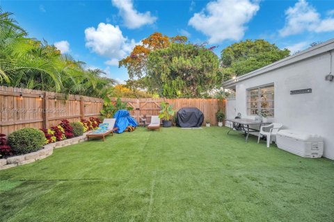 Villa ou maison à vendre à North Miami, Floride: 2 chambres, 116.69 m2 № 2035093 - photo 15