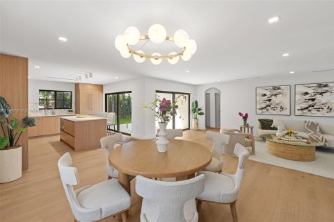 House in Surfside, Florida 4 bedrooms, 204.48 sq.m. № 1949568 - photo 14