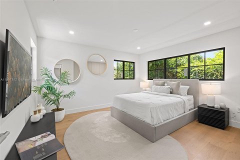 House in Surfside, Florida 4 bedrooms, 204.48 sq.m. № 1949568 - photo 23