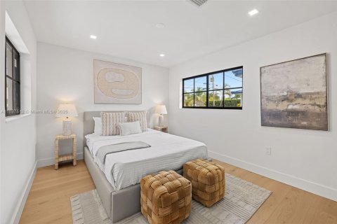 House in Surfside, Florida 4 bedrooms, 204.48 sq.m. № 1949568 - photo 20