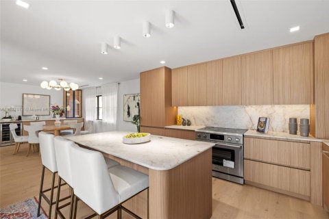 House in Surfside, Florida 4 bedrooms, 204.48 sq.m. № 1949568 - photo 13