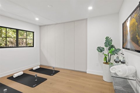 House in Surfside, Florida 4 bedrooms, 204.48 sq.m. № 1949568 - photo 28