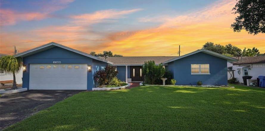 Casa en Saint Petersburg, Florida 3 dormitorios, 163.79 m2 № 1893952