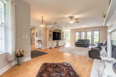 House in New Smyrna Beach, Florida 3 bedrooms, 236.9 sq.m. № 2396171 - photo 7