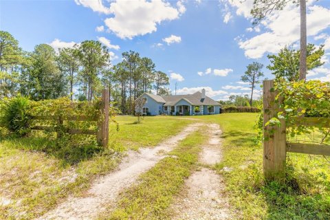 House in New Smyrna Beach, Florida 3 bedrooms, 236.9 sq.m. № 2396171