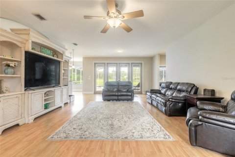 House in New Smyrna Beach, Florida 3 bedrooms, 236.9 sq.m. № 2396171 - photo 8