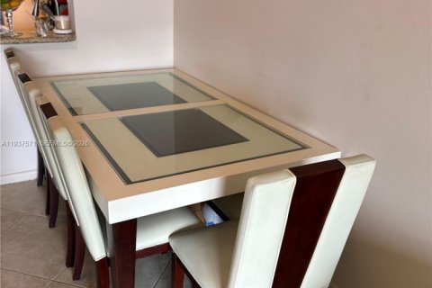 Condo in Margate, Florida, 2 bedrooms  № 1995263 - photo 4