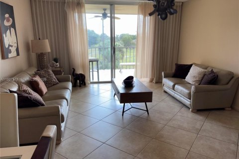 Condo in Margate, Florida, 2 bedrooms  № 1995263 - photo 2
