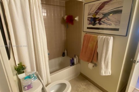 Condo in Oakland Park, Florida, 1 bedroom  № 2002521 - photo 6
