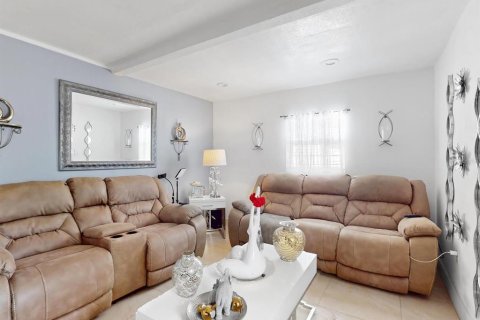 Immobilier commercial à vendre à Kissimmee, Floride: 95.88 m2 № 1533268 - photo 2