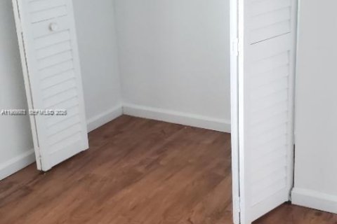 House in Coral Springs, Florida 3 bedrooms, 337.42 sq.m. № 2031847 - photo 5