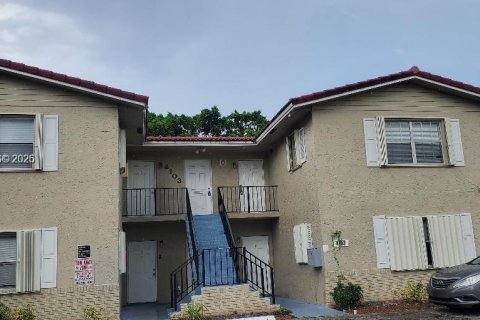 House in Coral Springs, Florida 3 bedrooms, 337.42 sq.m. № 2031847 - photo 2