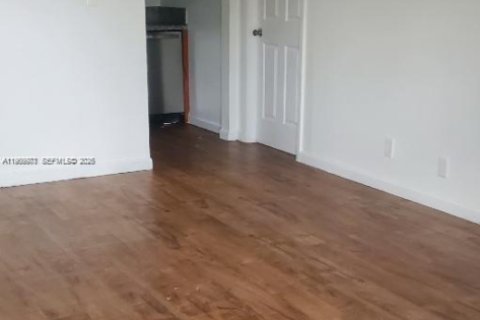 House in Coral Springs, Florida 3 bedrooms, 337.42 sq.m. № 2031847 - photo 3