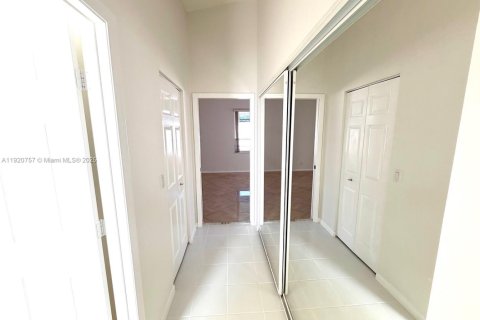 Снять в аренду виллу или дом в Бока-Ратон, Флорида 3 спальни, 174.84м2, № 1974848 - фото 28