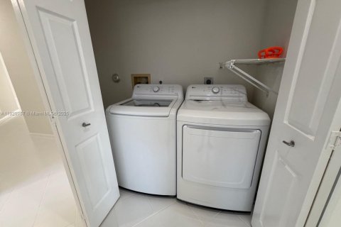 Снять в аренду виллу или дом в Бока-Ратон, Флорида 3 спальни, 174.84м2, № 1974848 - фото 30