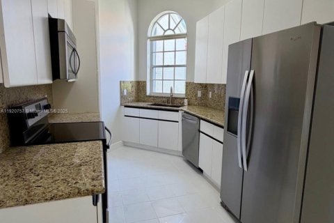 Снять в аренду виллу или дом в Бока-Ратон, Флорида 3 спальни, 174.84м2, № 1974848 - фото 14