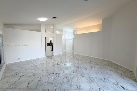 Снять в аренду виллу или дом в Бока-Ратон, Флорида 3 спальни, 174.84м2, № 1974848 - фото 19