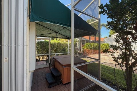 Снять в аренду виллу или дом в Бока-Ратон, Флорида 3 спальни, 174.84м2, № 1974848 - фото 12