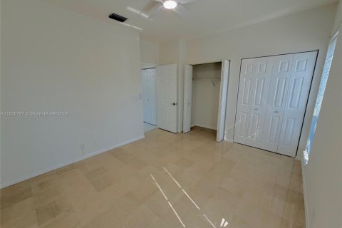 Снять в аренду виллу или дом в Бока-Ратон, Флорида 3 спальни, 174.84м2, № 1974848 - фото 24